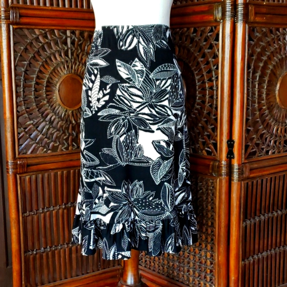 SLINKY BRAND Travel-Ready Skirt Liquid Knit Size LG
